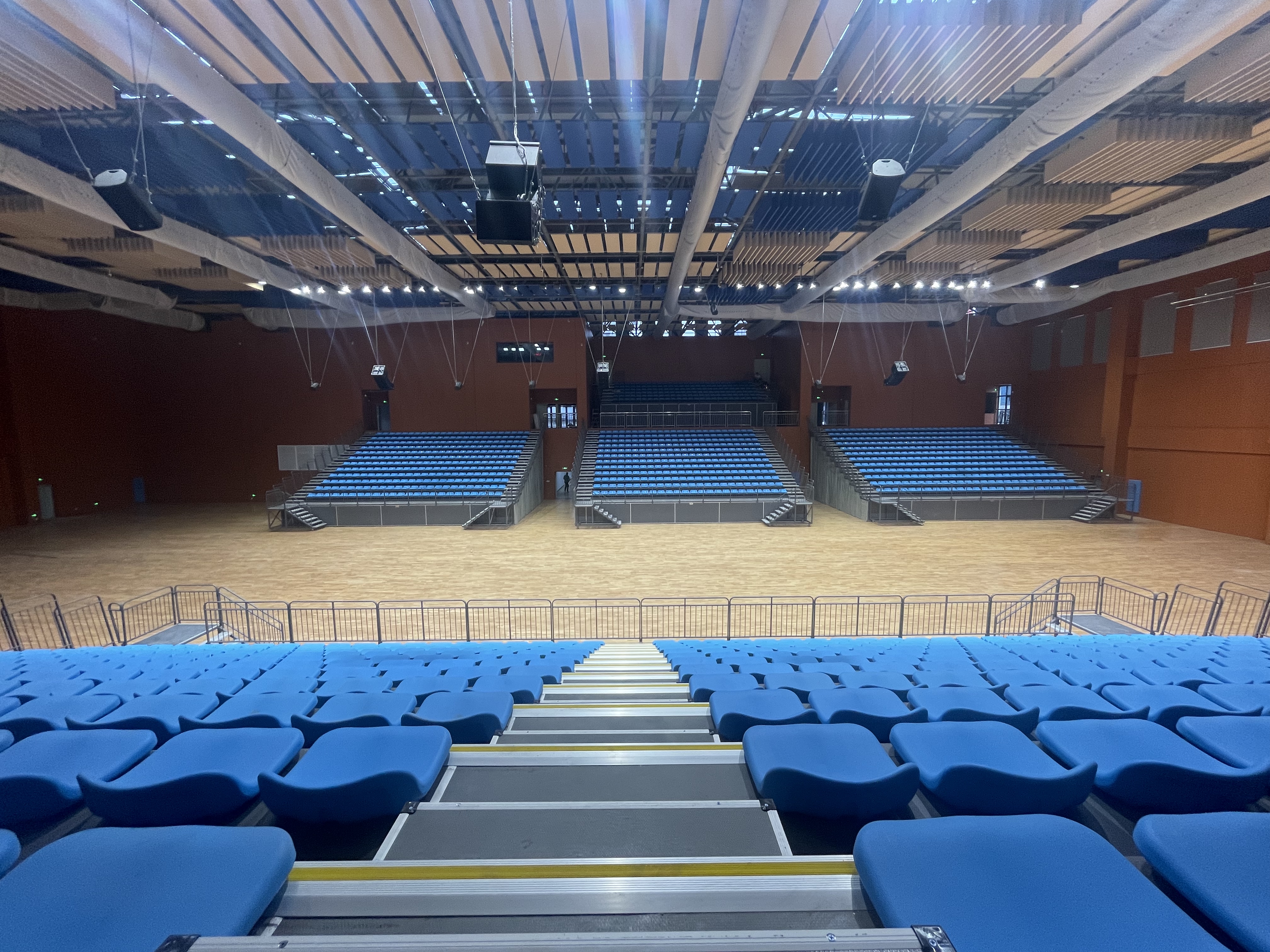 湖南省第十四屆省運(yùn)會(huì)乒乓球賽場（岳陽市第十四中學(xué)體育館）