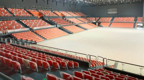 場(chǎng)館座椅的“骨骼”之謎：吹塑 vs 注塑，為何征途座椅選擇氣輔注塑？?